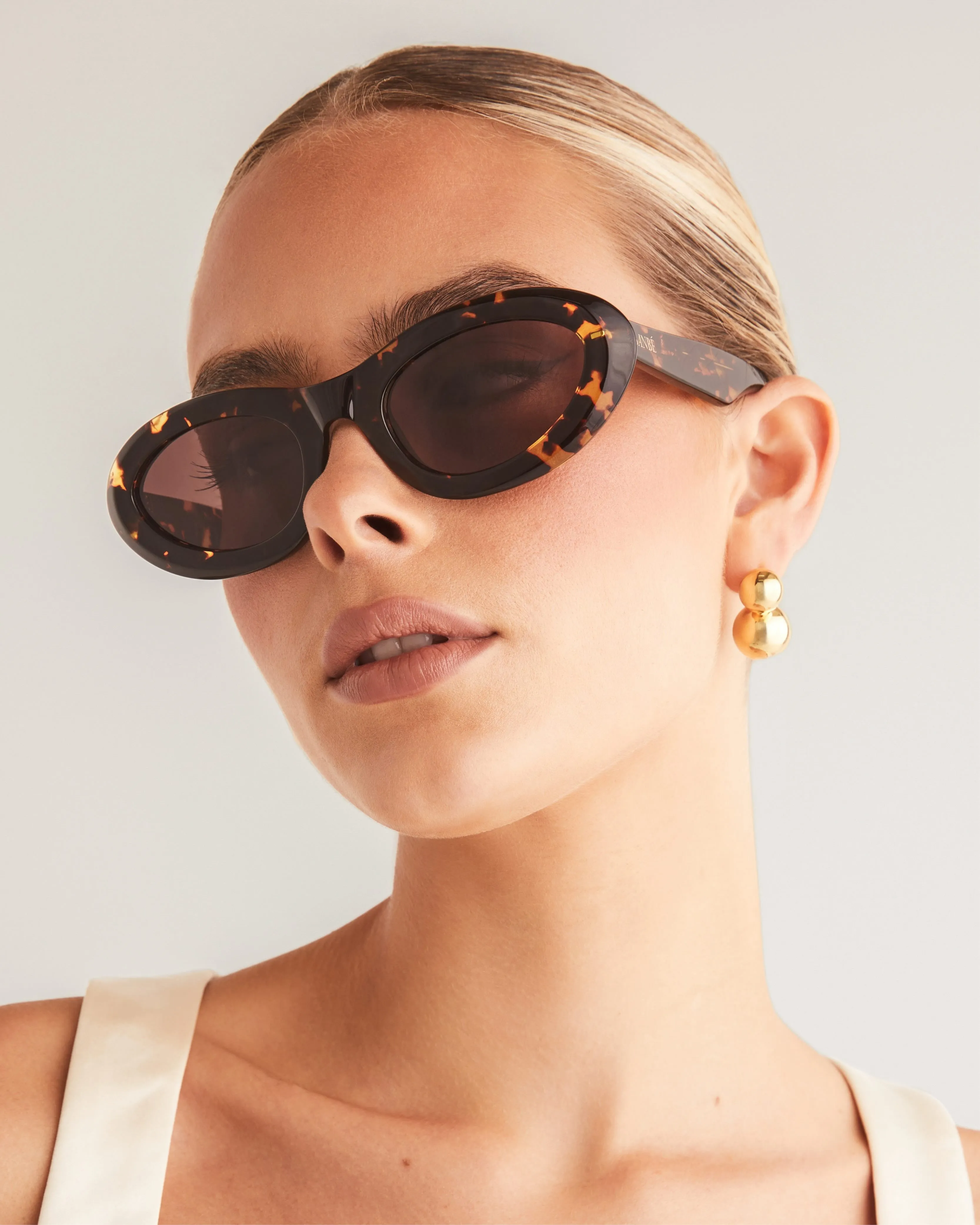 BANBE EYEWEAR Womens The Jasmine Sunglasses - Amber Tort - Auburn