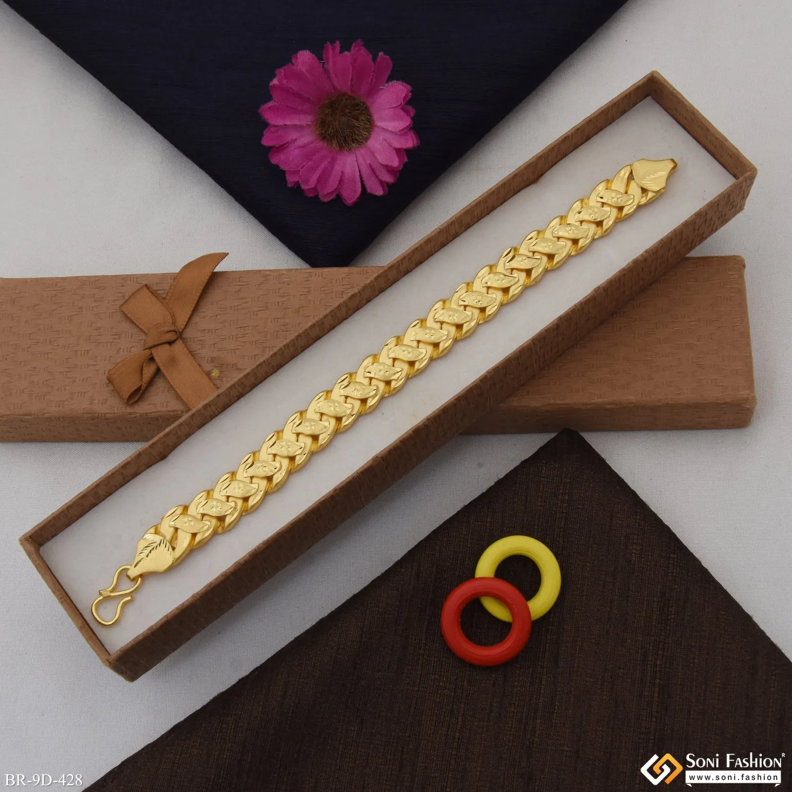 Glittering Design Gold Plated Pokal Bracelet for Men - Style D428