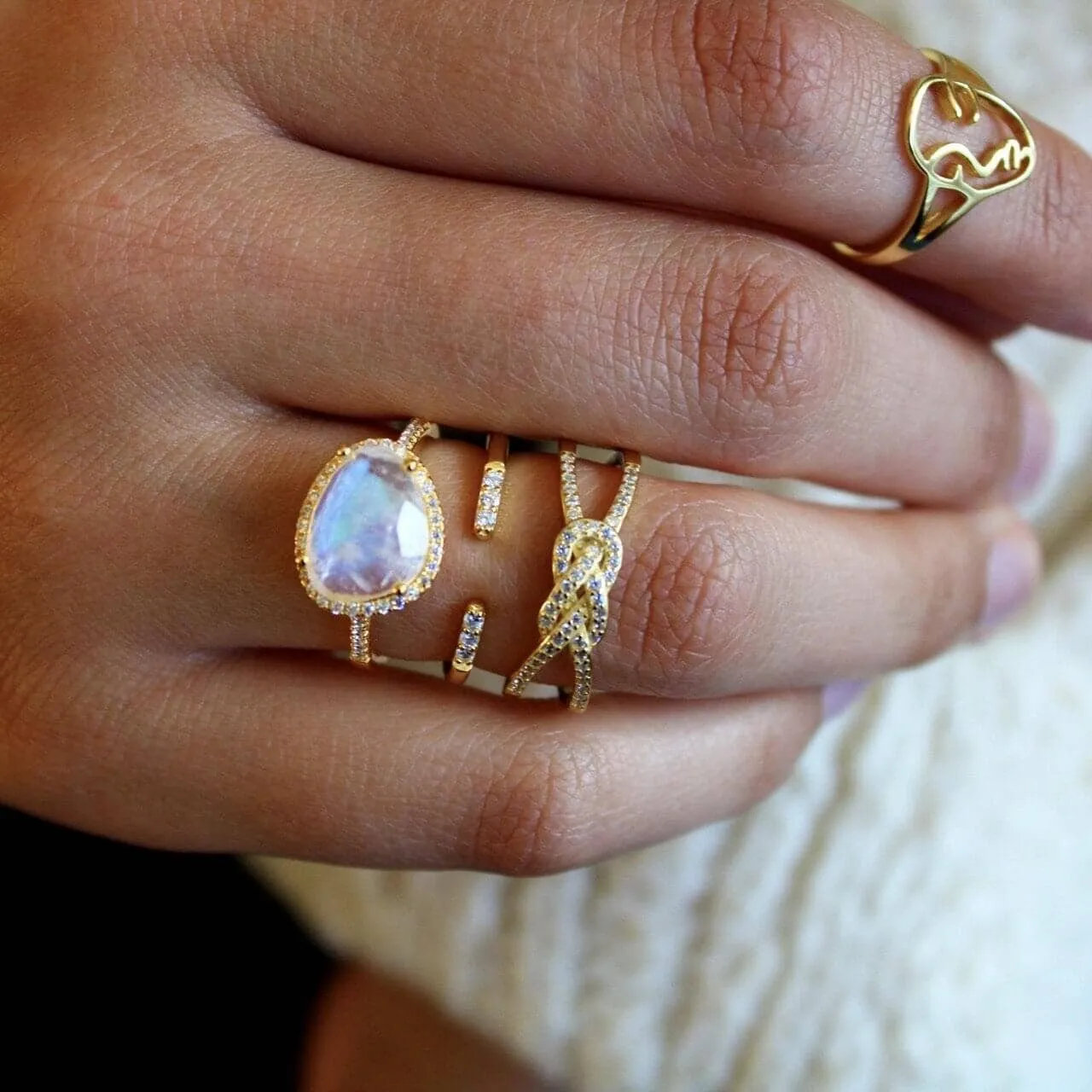 Halo Moonstone Ring: 7 / Silver