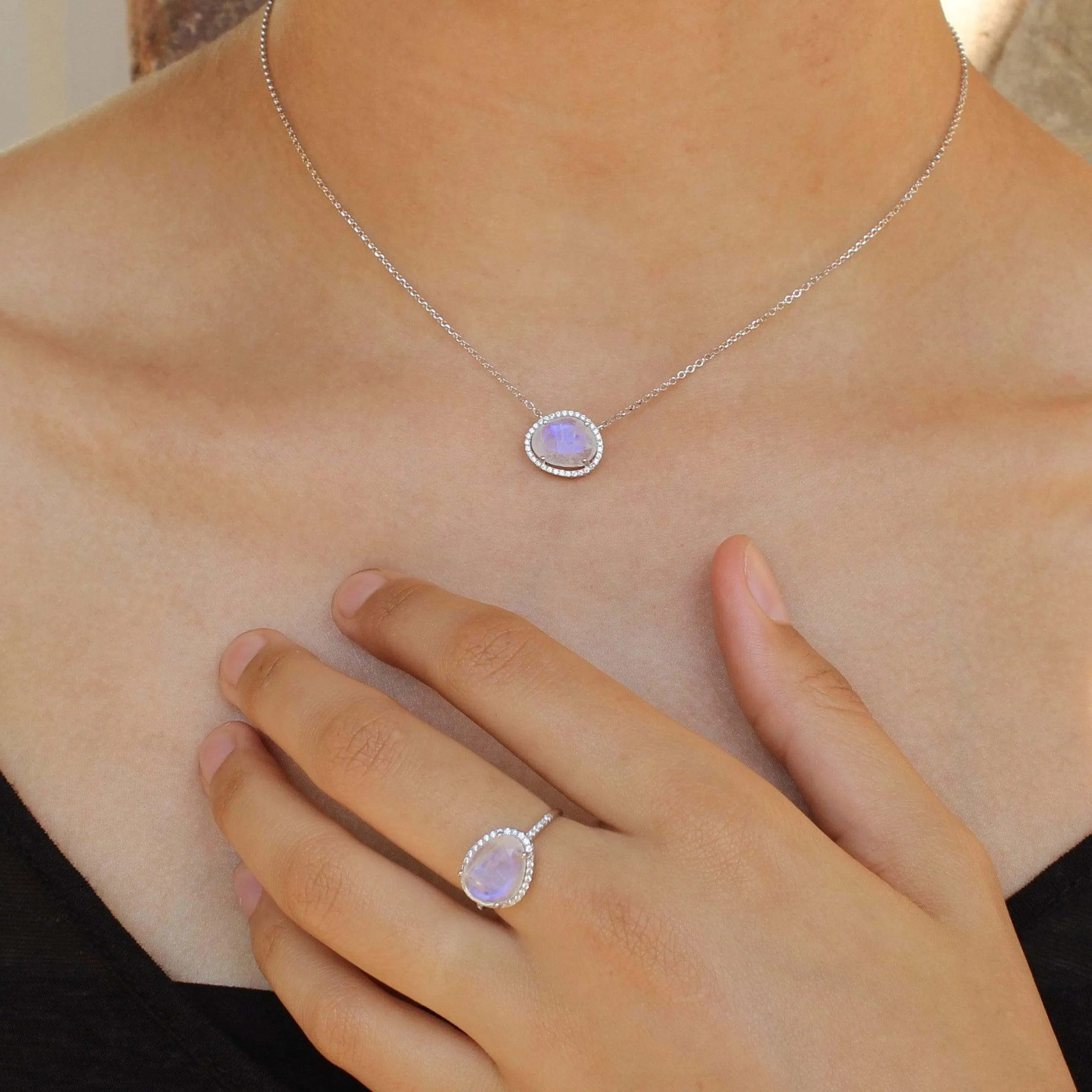 Halo Moonstone Ring: 7 / Silver