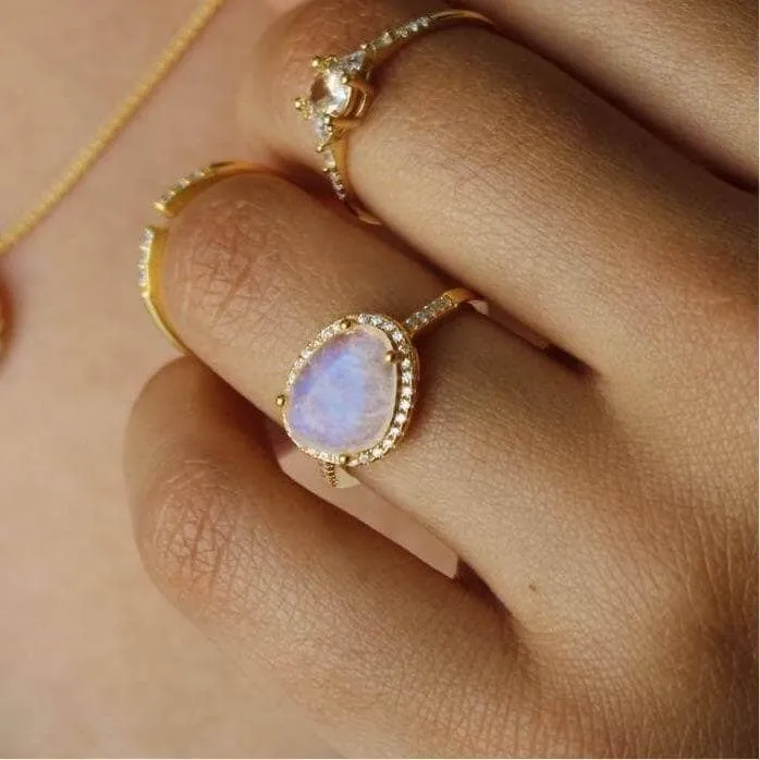 Halo Moonstone Ring: 7 / Silver