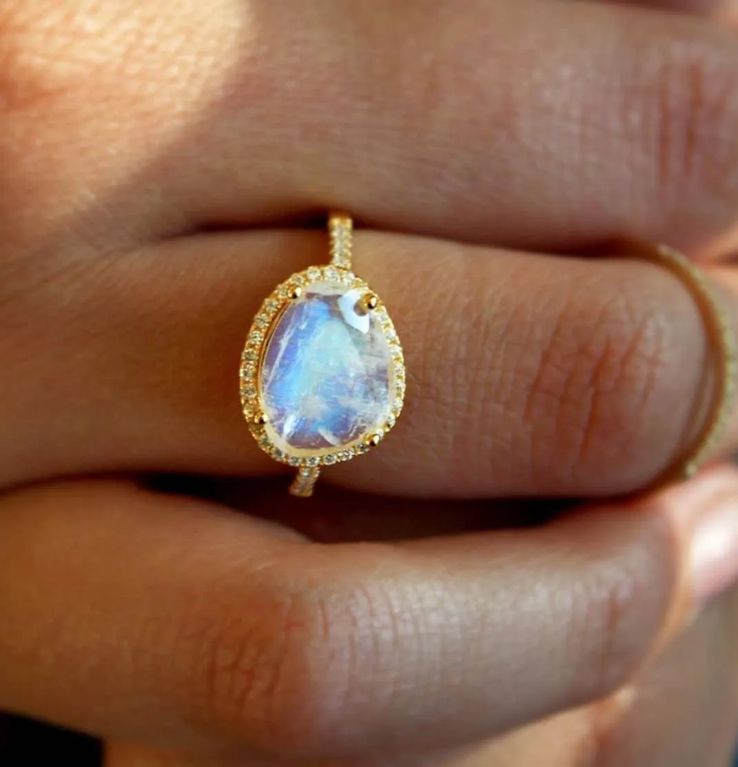Halo Moonstone Ring: 7 / Silver