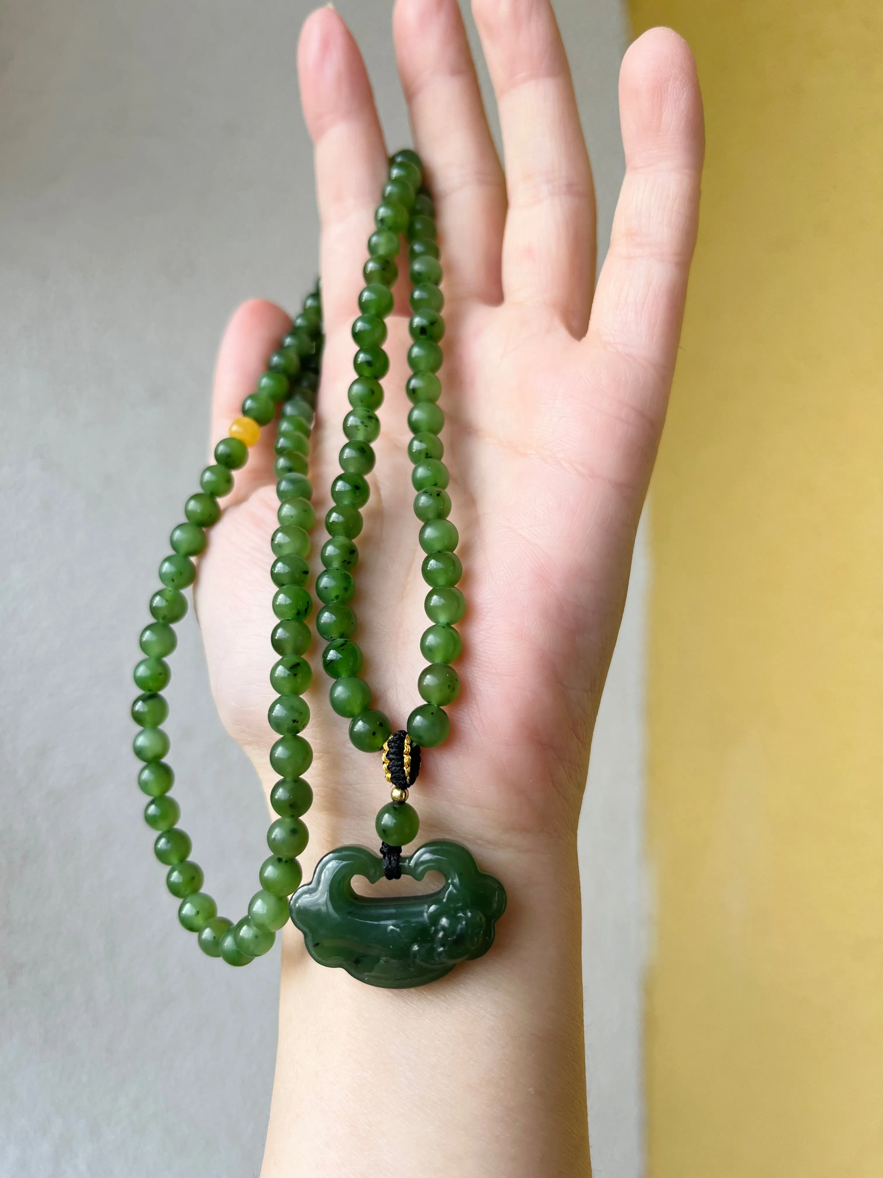 Multi-function Green Hetian Jade Beads (6mm) Beaded Bracelet with a Green Hetian Jade Ruyi, 碧玉如意吊坠