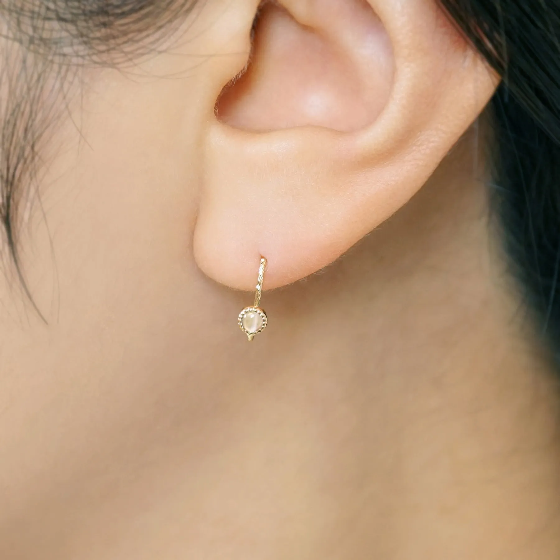 [Palette] 18K/10K Moonstone Base Earrings (Yellow Gold)